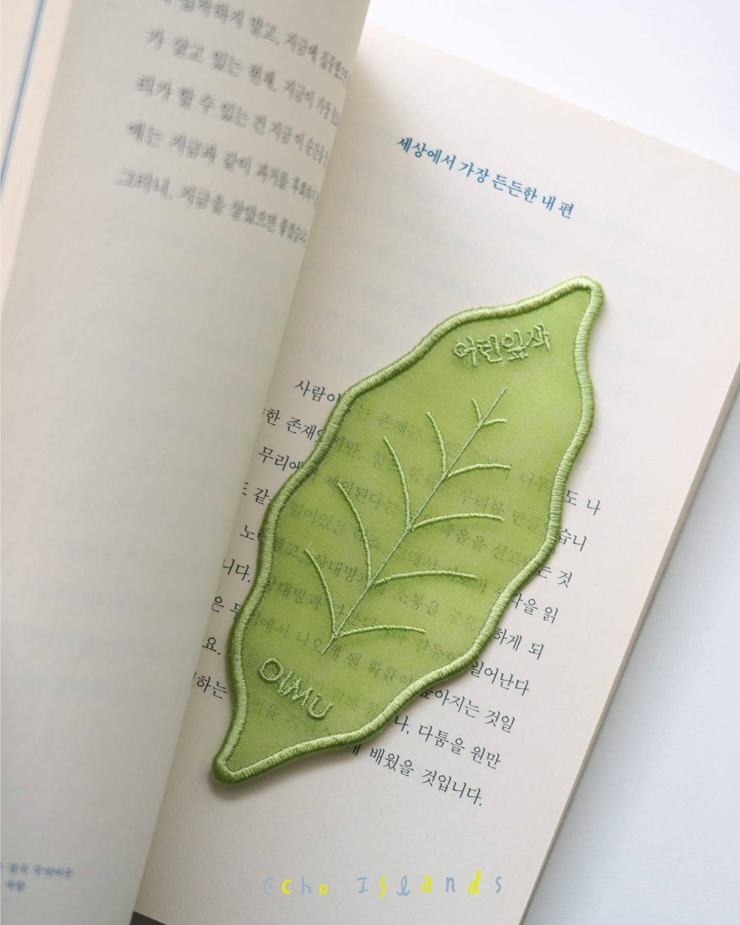 Color bookmarks|White porcelain color